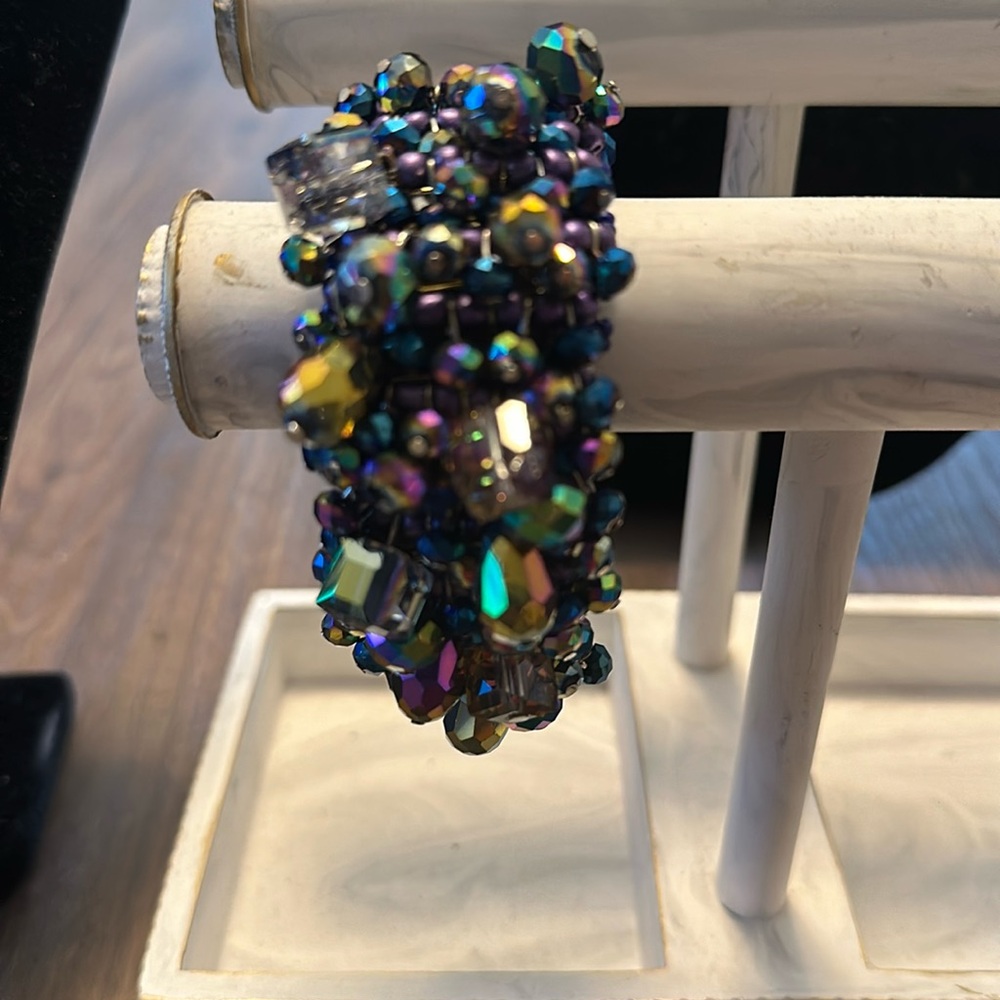 Sassy Jones “Rochinda” Purple/Blue Glass Beaded Bangle bracelet. Like NEW